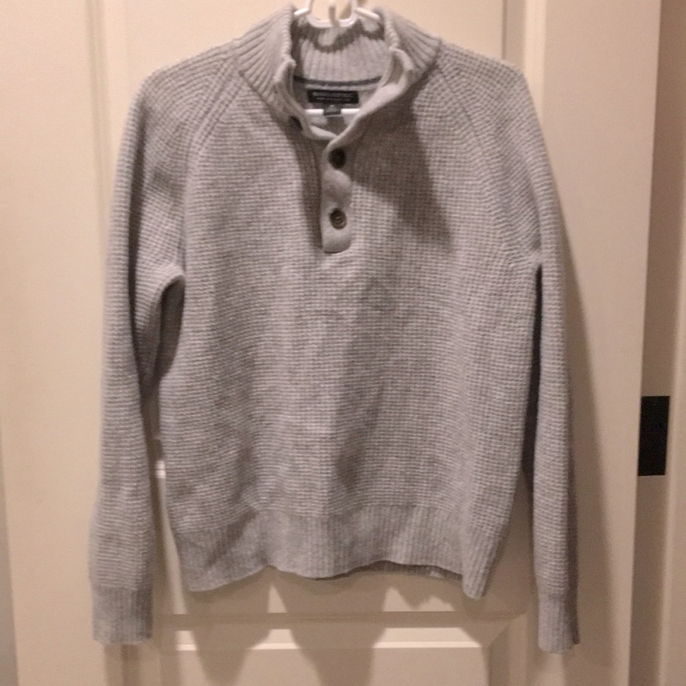 Banana Republic Men’s Long Sleeve quarter button Pullover/Sweater size M